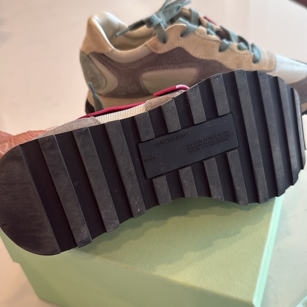 Off- White Hg Runner - image 4